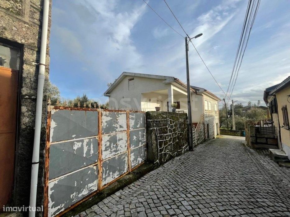 Simpática Moradia T2 com terreno para Venda em Abrunhosa-a-Velha, M...