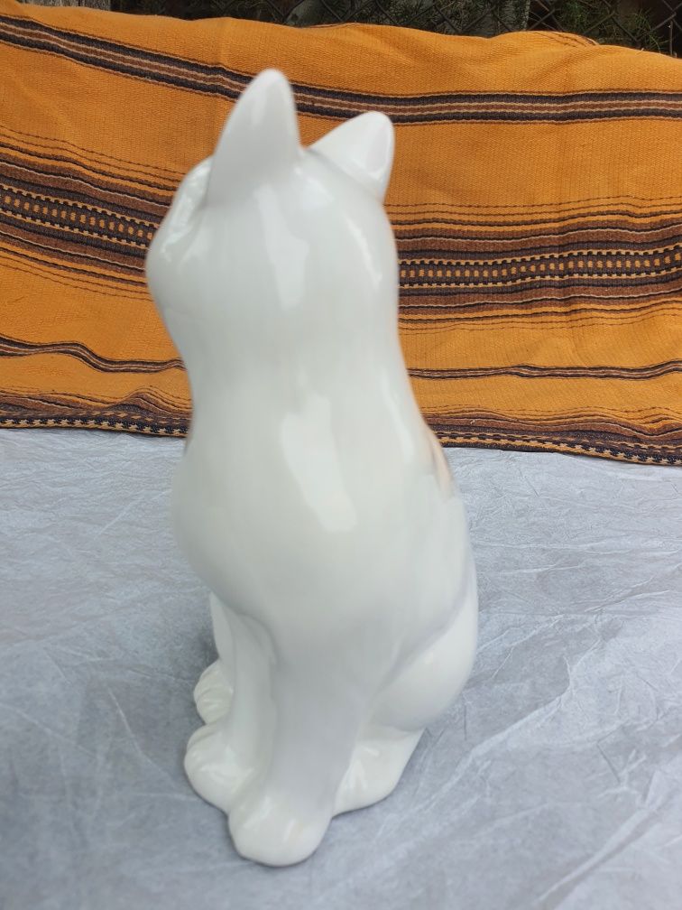 Figurka ceramiczny portugalski kotek.