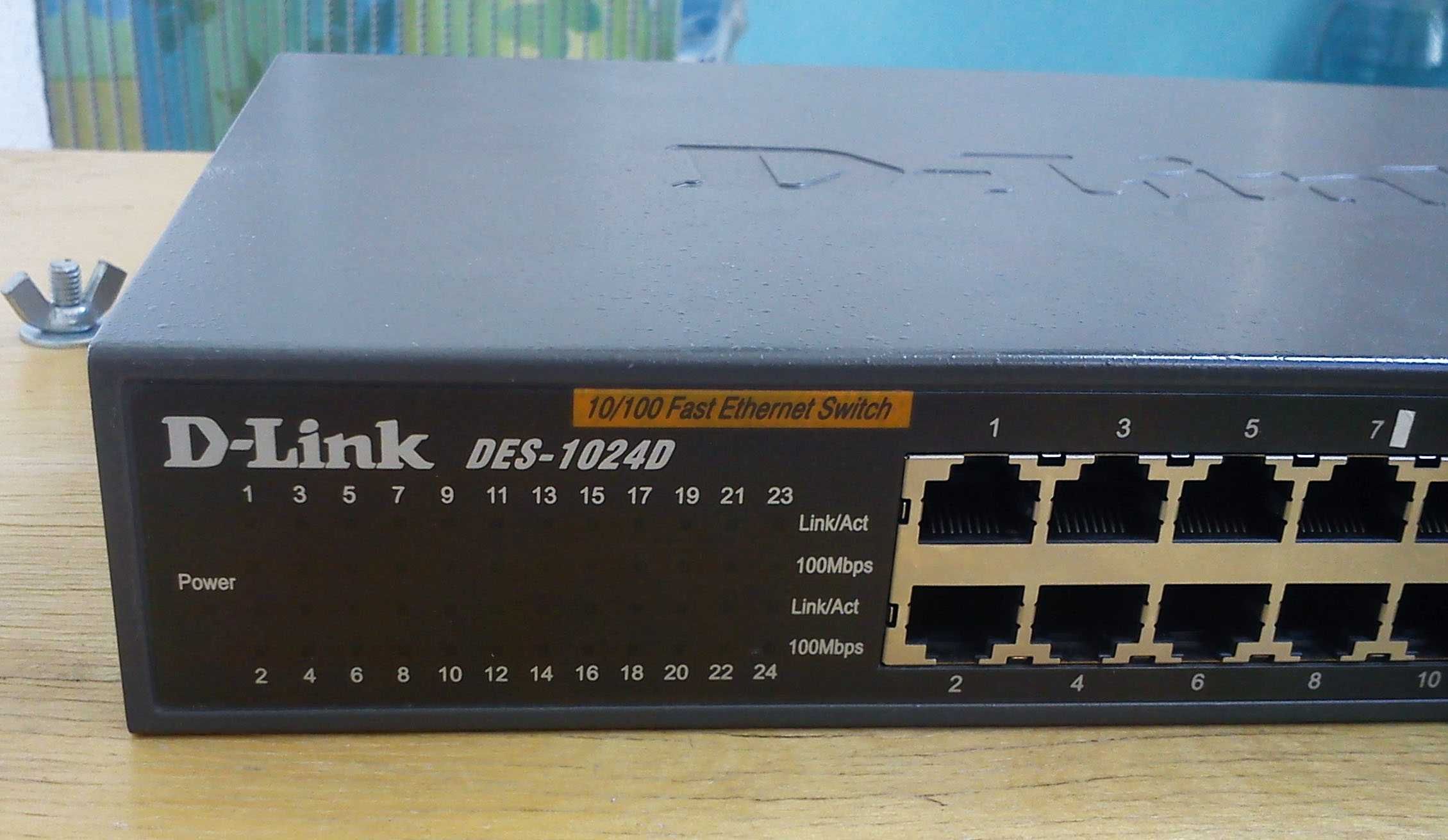 Мережевий комутатор «D-Link des-1024D»