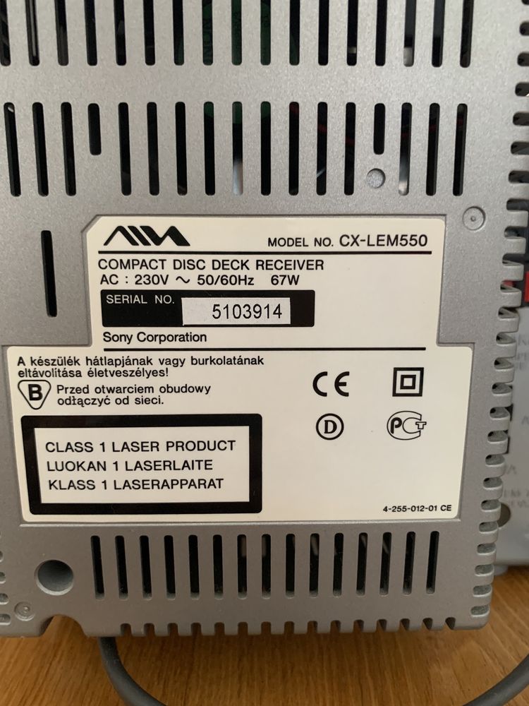 На зображенні представлено музичний центр Aiwa XR-EM333