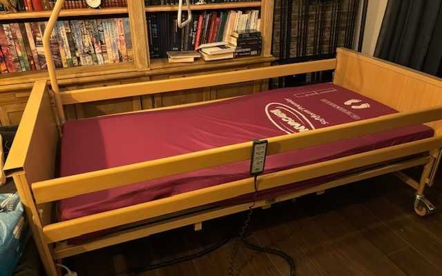 Łóżko rehabilitacyjne elektryczne Burmeier+Materac w pokrowcu nieprzem