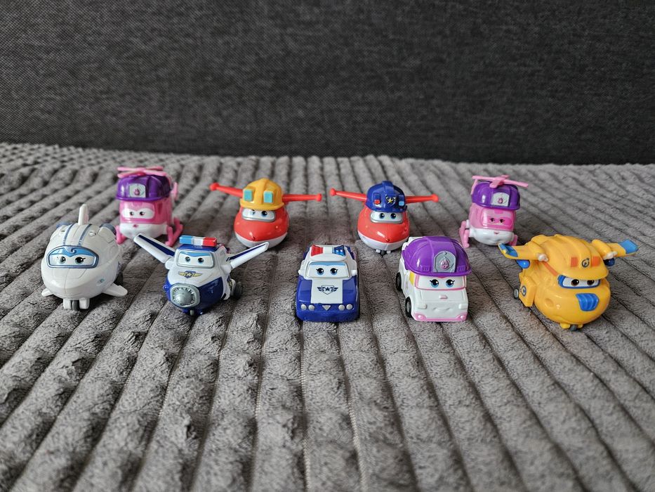 Super Wings. Transformacja. 9 figurek. Figurki. Zabawki. Somoloty