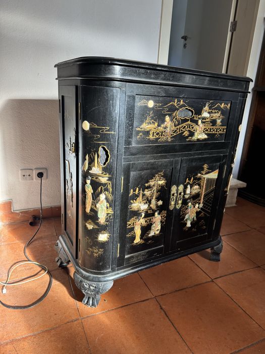 Bar chines antigo em bom estado