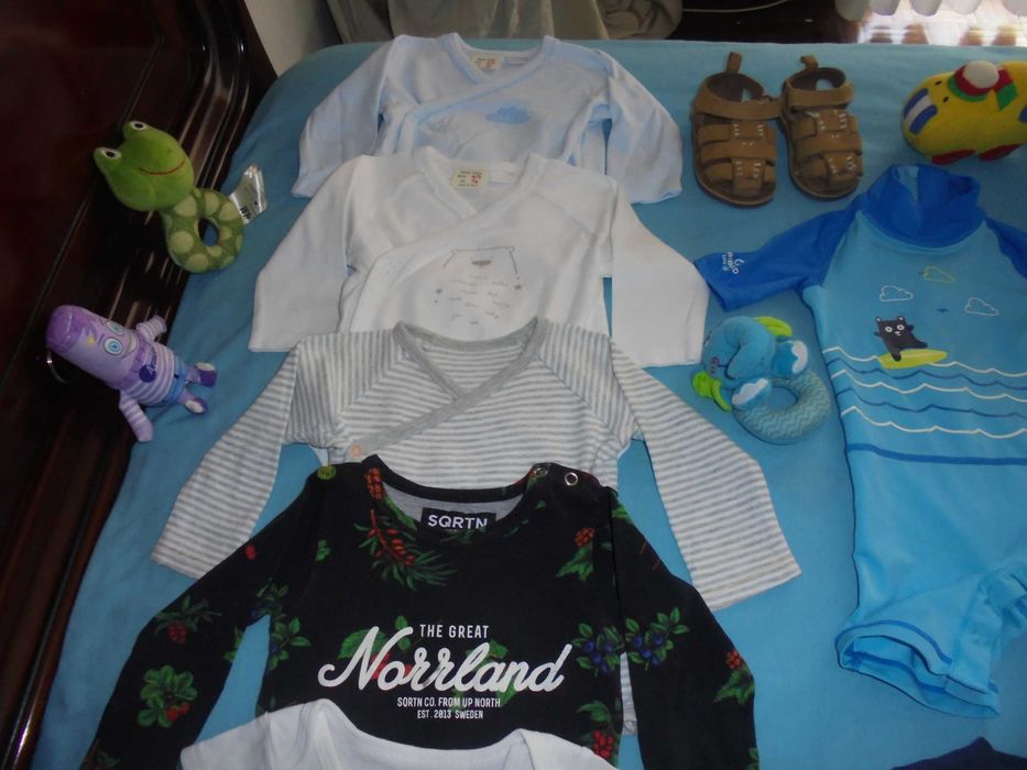 lote de roupa de menino bebé  almofada