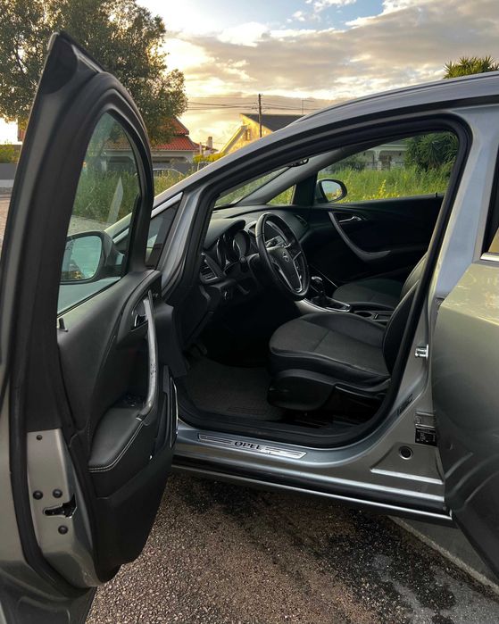 Opel Astra J - 1.7 CDTI . 125CV