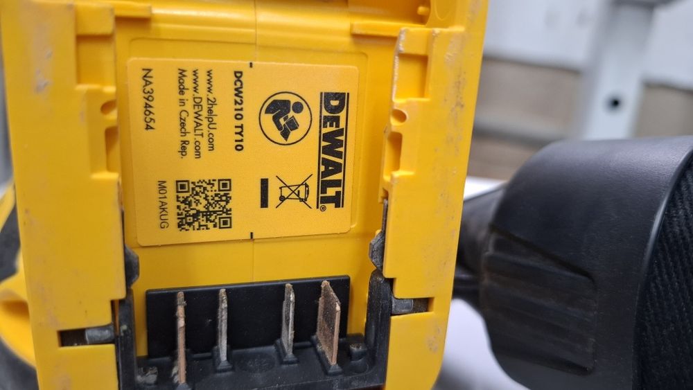 Szlifierka DeWALT DCW210