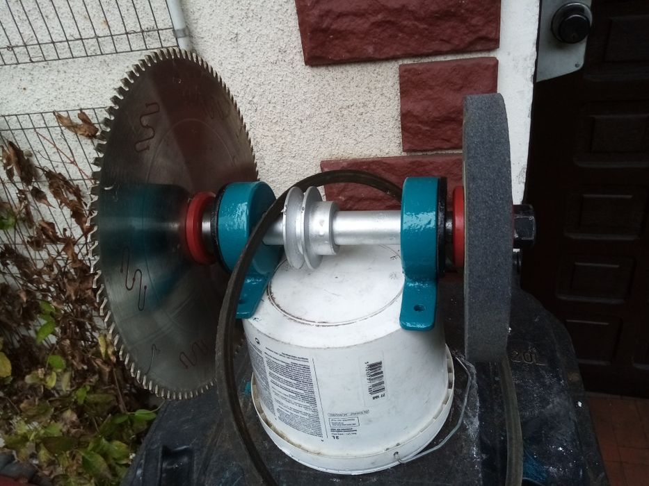 Wałek uniwersalny do piły i szlifierki