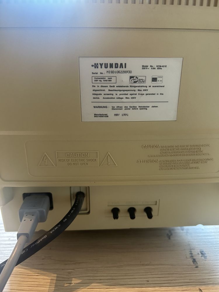 Monitor Hyundai HCM-421E super VGA