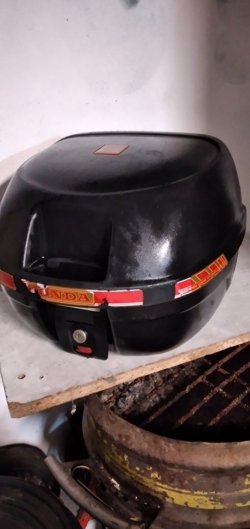 Mala de Scooter Pequena 30,€ capacetes+suporte Chad. zona Gondomar