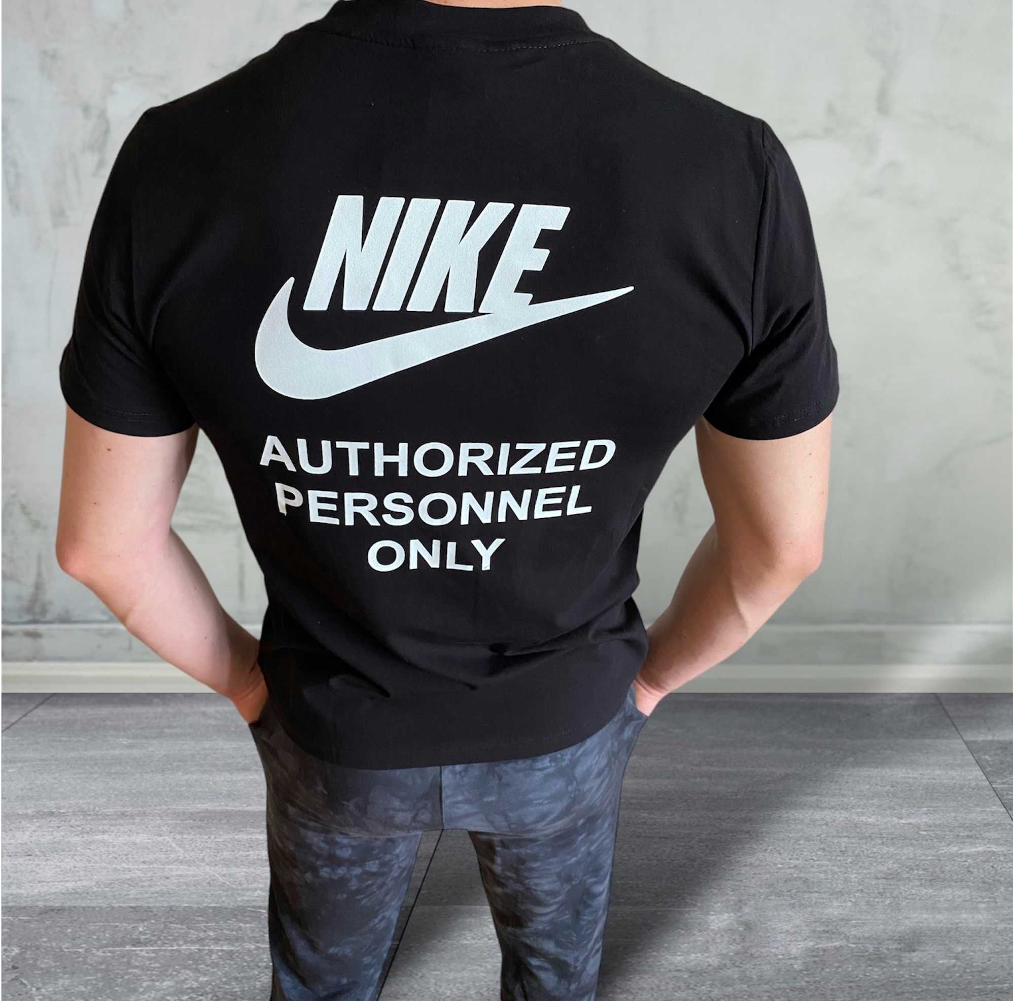 Чоловіча спортивна футболка Nike