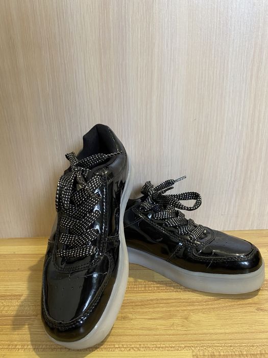 Лакові кросівки для дівчинки