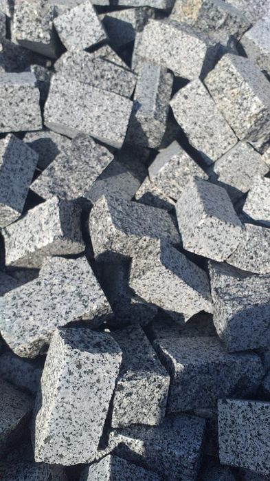 Granit Kostka brukowa granitowa cięnto-łupana szare 10/5/5