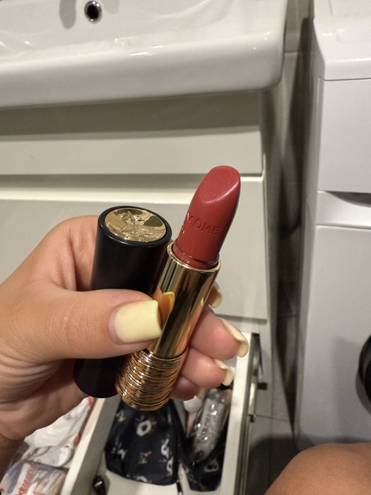 Губні помади Lancome