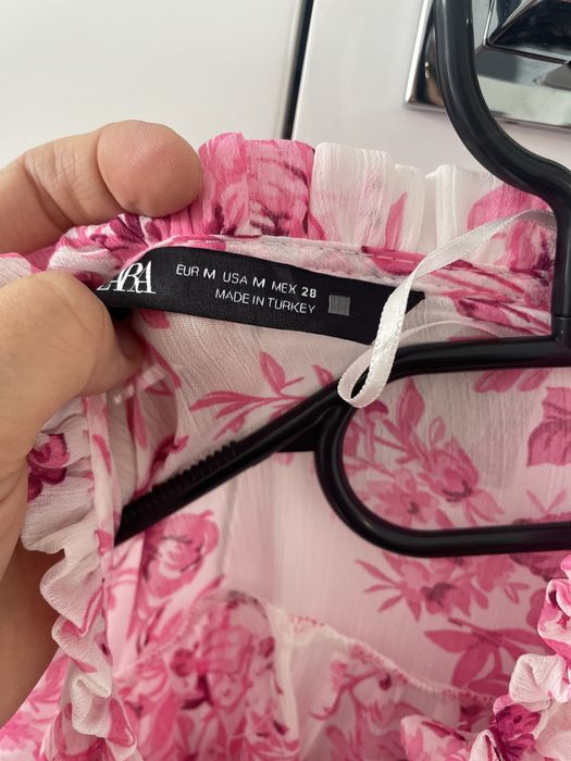 Zara bluzka z nadrukiem i falbankami rozmiar M
