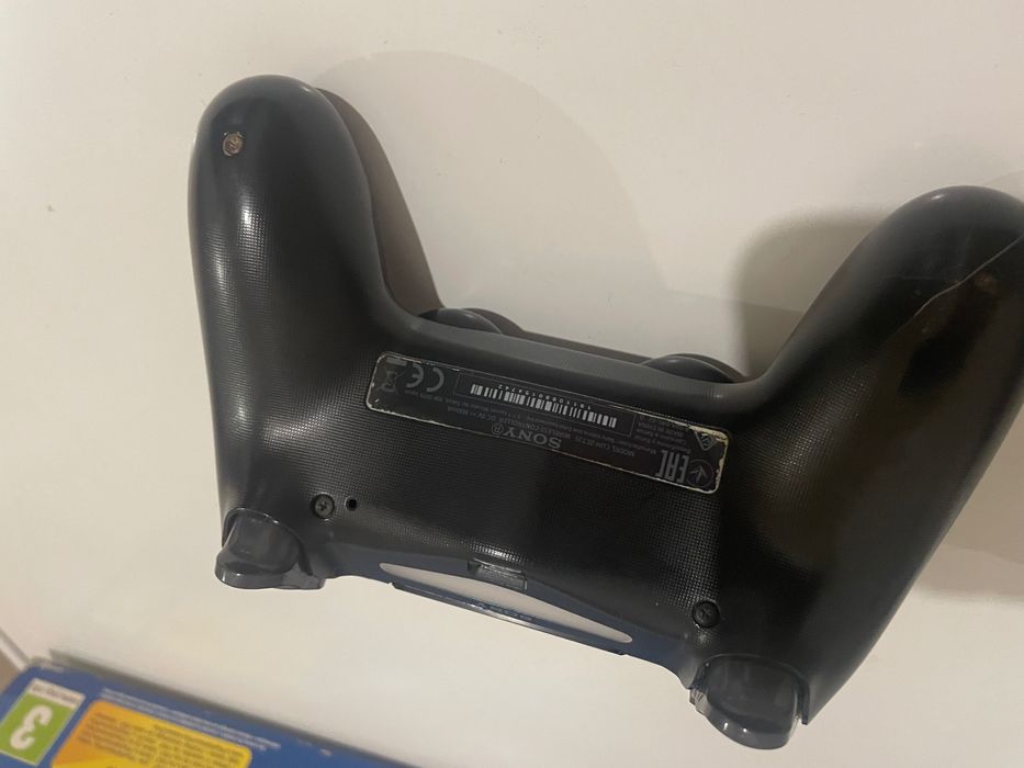 Ps4 com comando e caixa