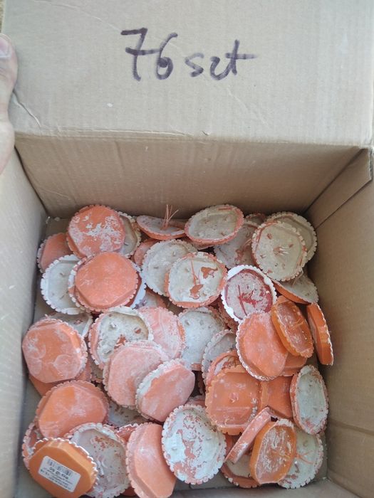 Dekle, zatyczki do puszek