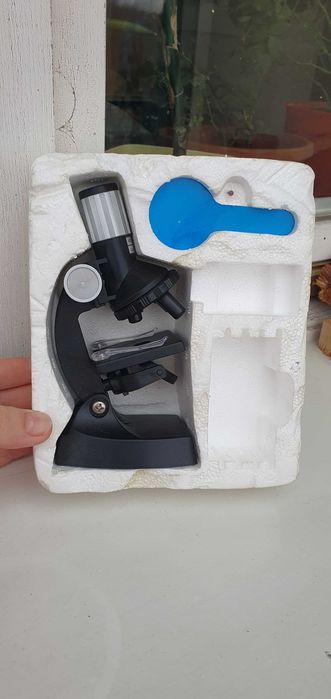 Mikroskop dla dzieci. W dobrym stanie. W zestawie sam mikroskop.