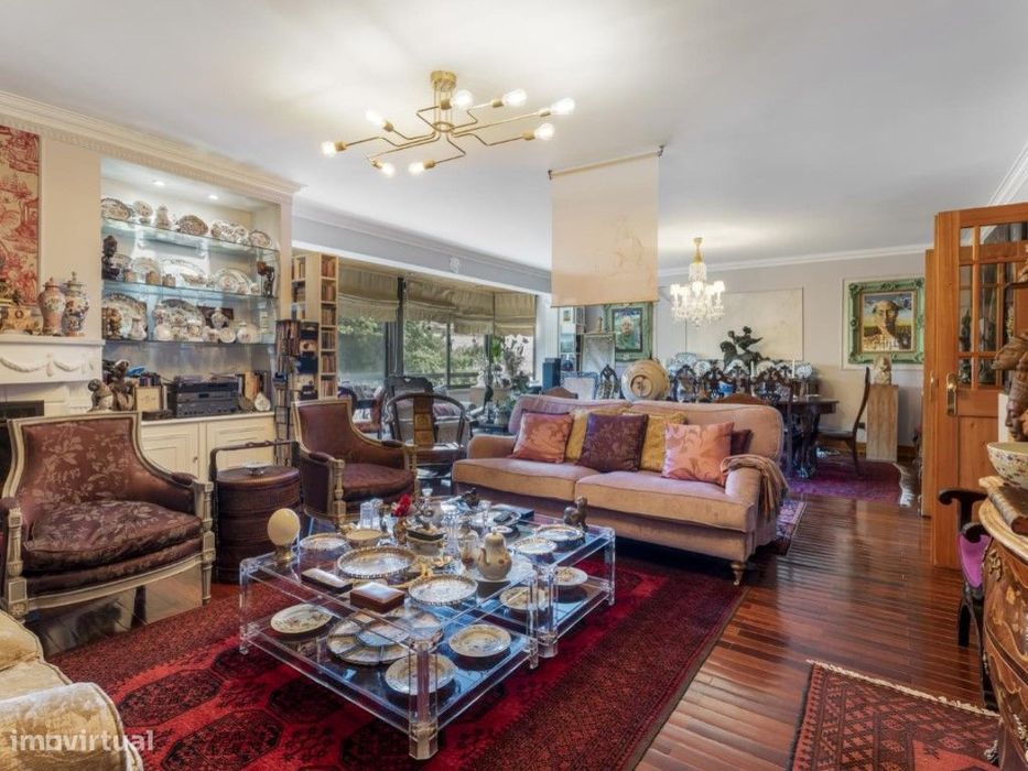Descubra um refúgio no coração de Lisboa, na prestigiada zona do Ca...