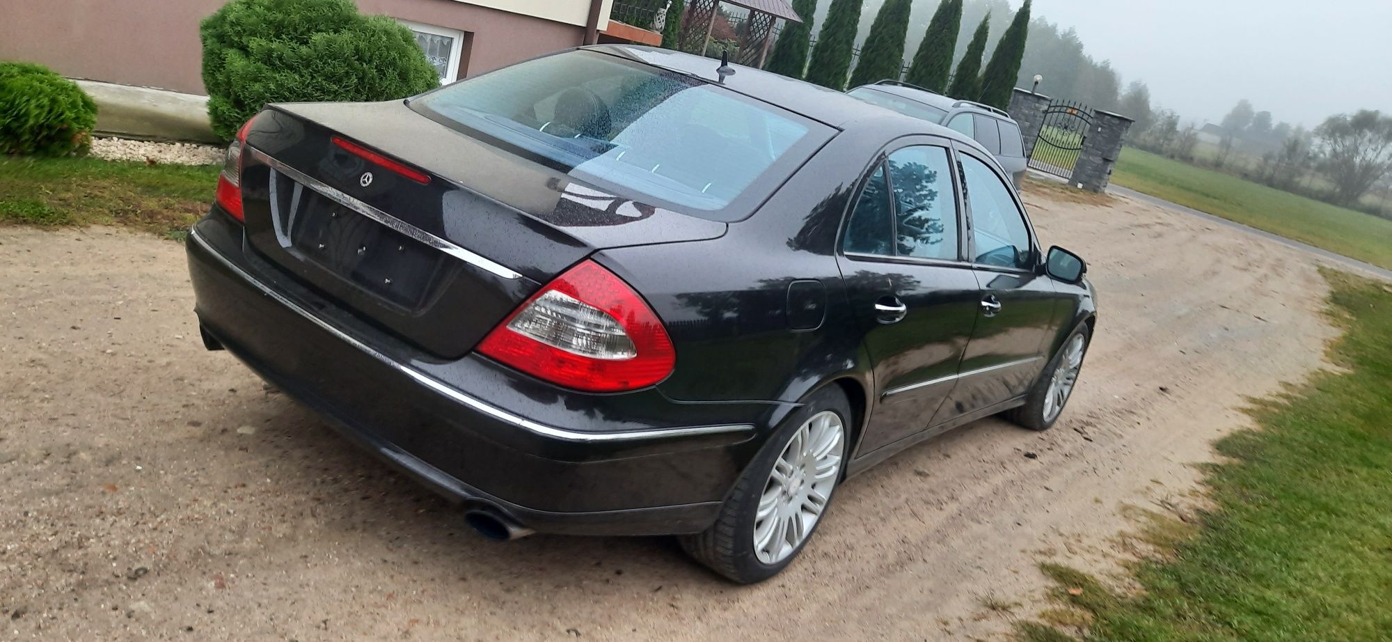 Mercedes w211 e280 Evo sport maska części