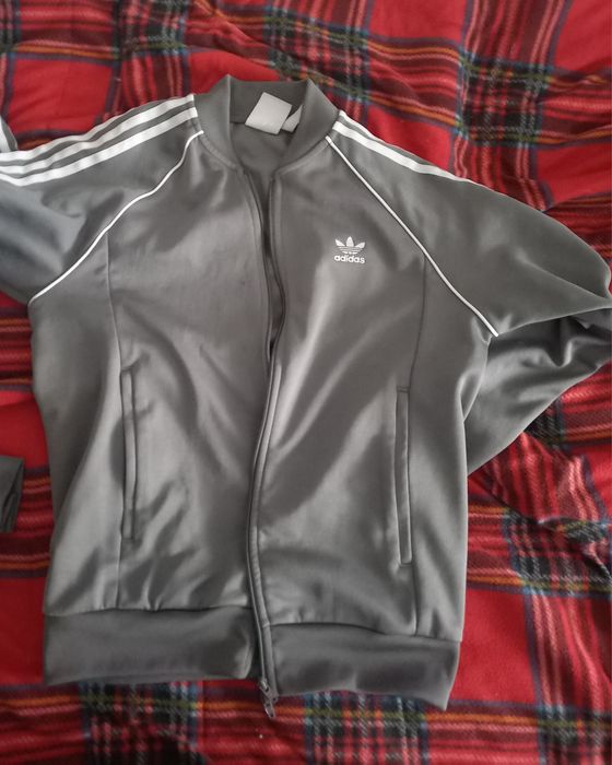 Track suit adidas cinzento (tamanho M)