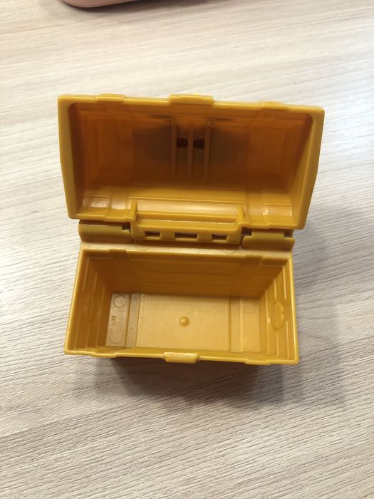 Продам жестяні коробки  різні