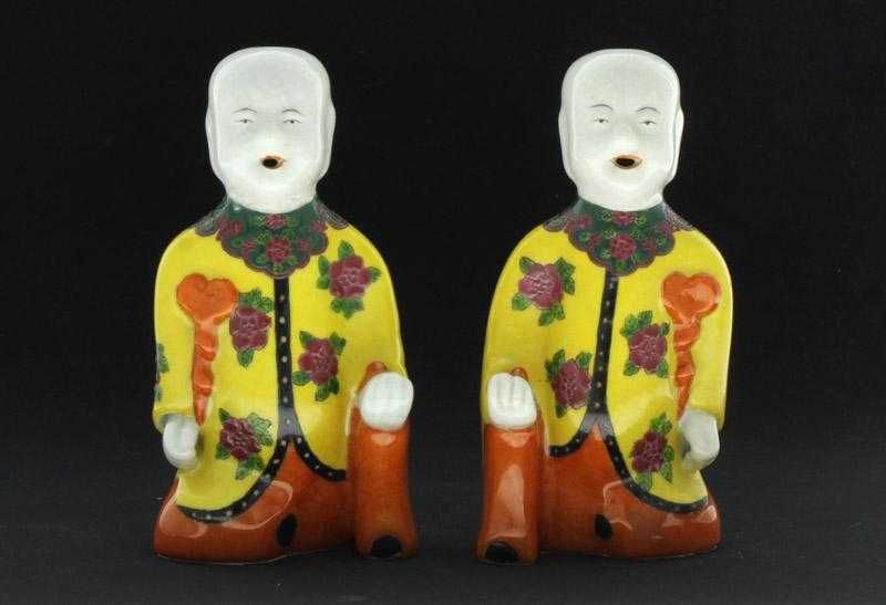 Lote 196 - Par de Figuras de Porcelana oriental