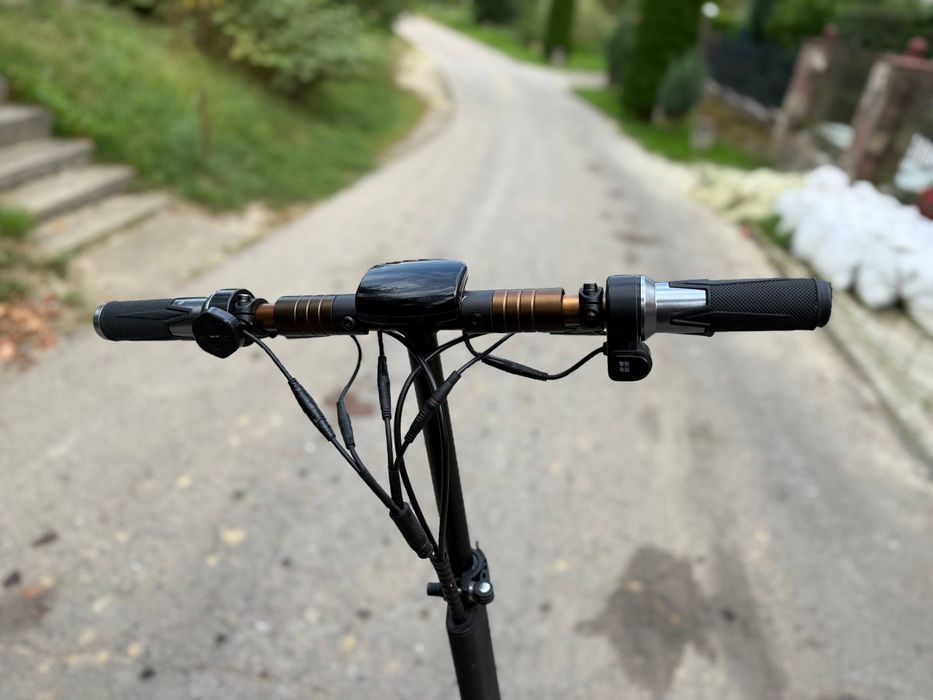 Електросамокат Giant Outlander M11