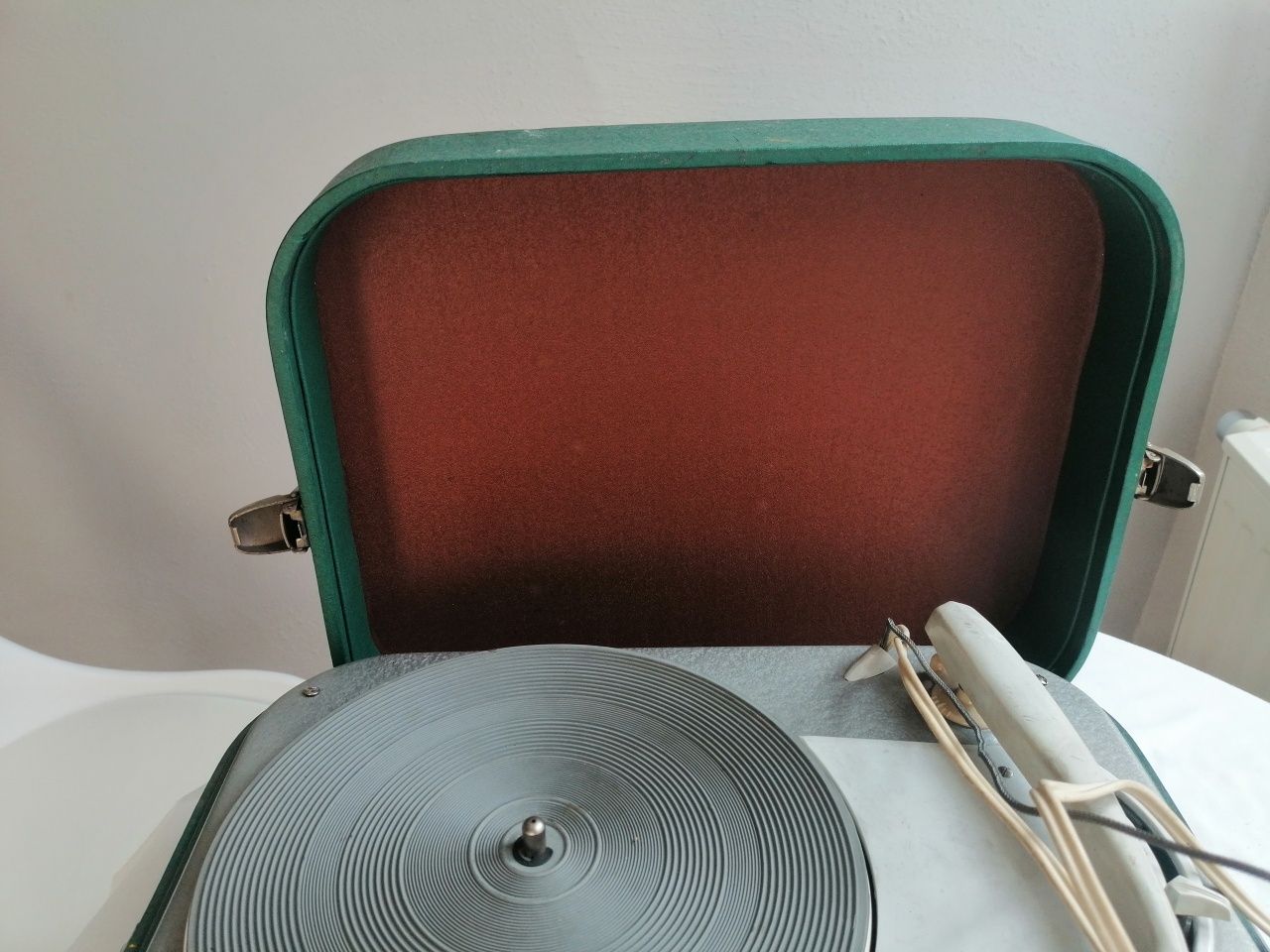 Stary gramofon ŁZR -1964 r