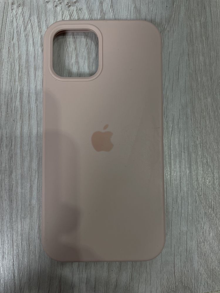 Чехол на iPhone 12