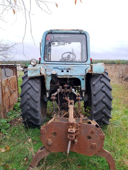Трактор МТЗ-80 на ходу
