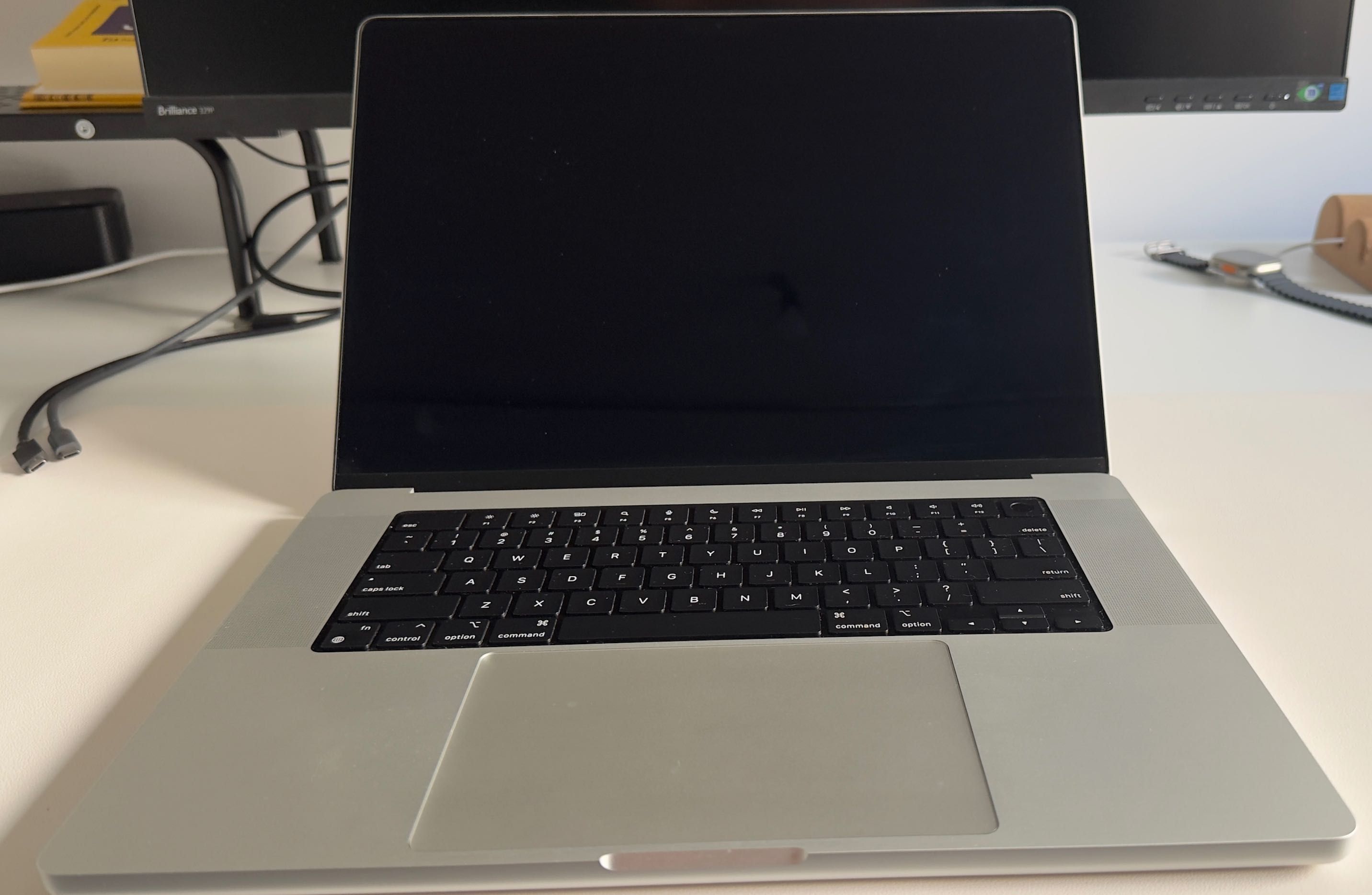 Apple MacBook Pro 16" 2022 M1 Pro 16/512GB Silver, polisa 10.2027