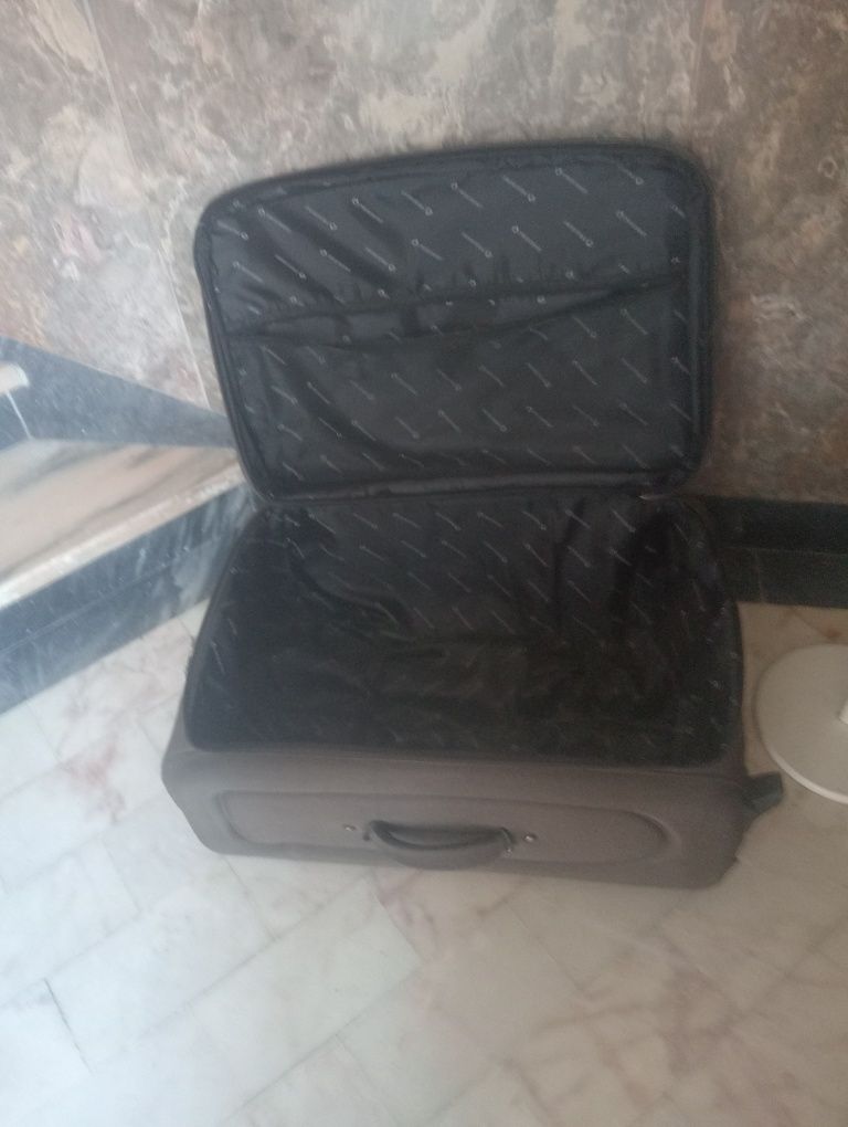 Mala de viagem grande com rodas