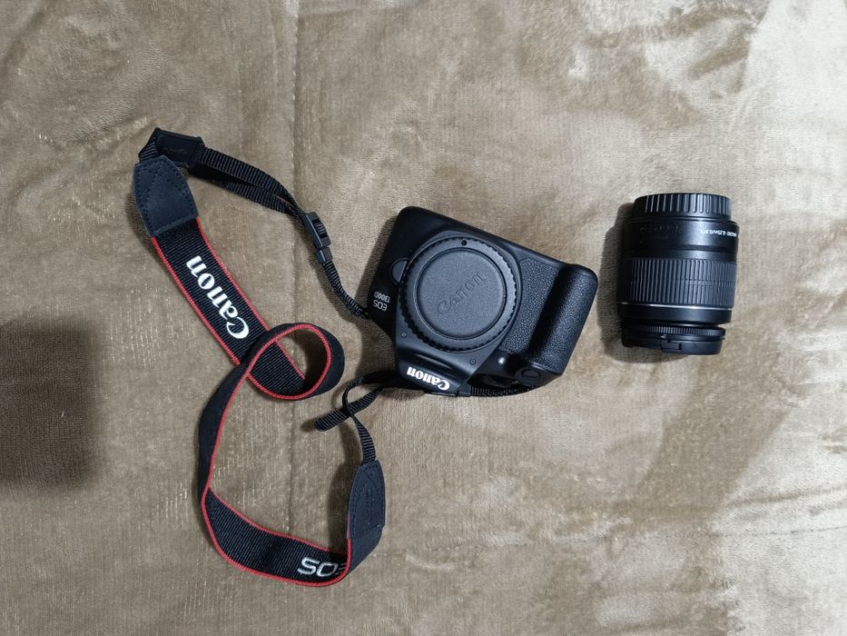 Vendo Canon 1300D + lente