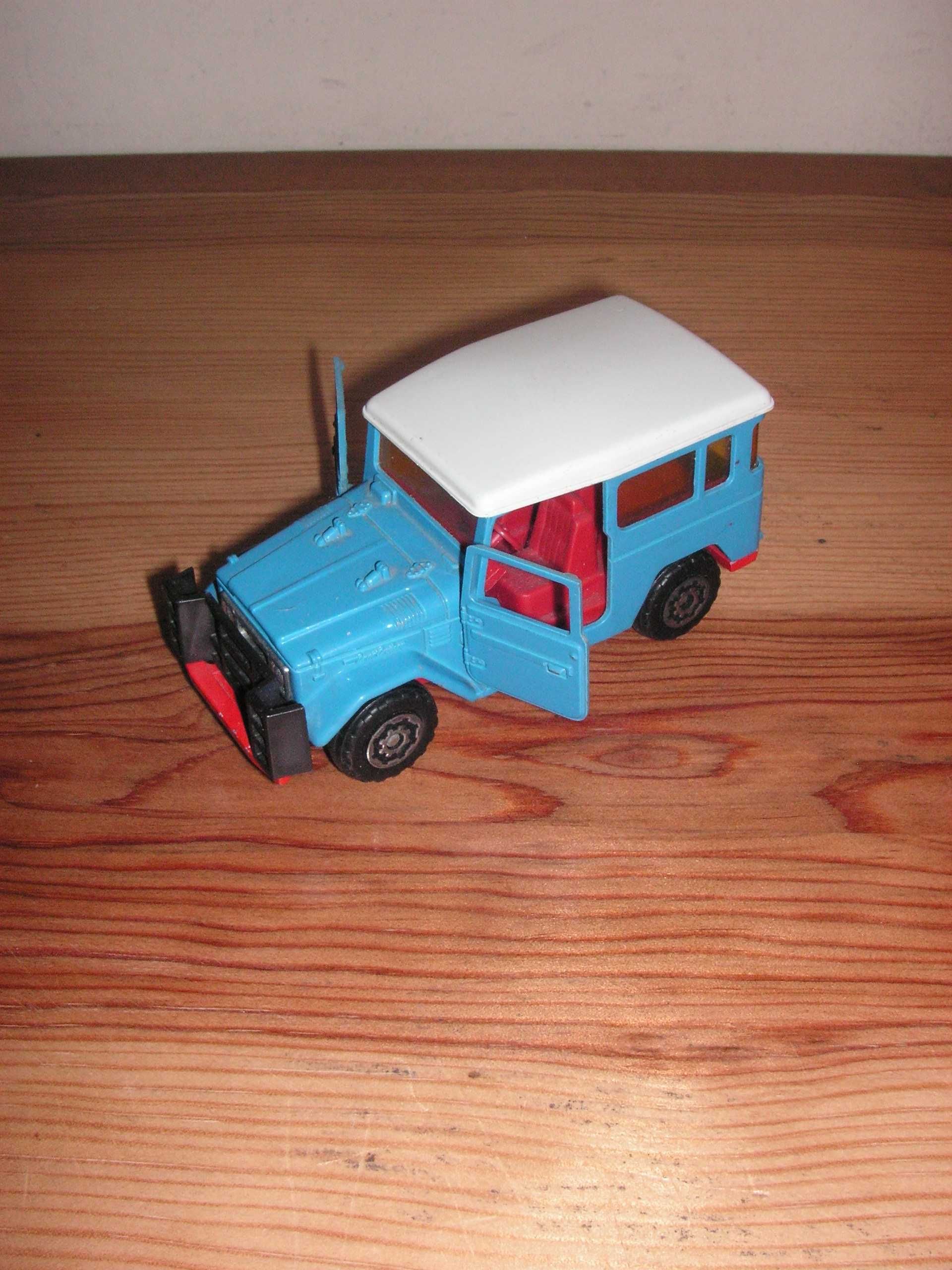 Carros Majorette Toyota 1:36 e AutoBus 1:87