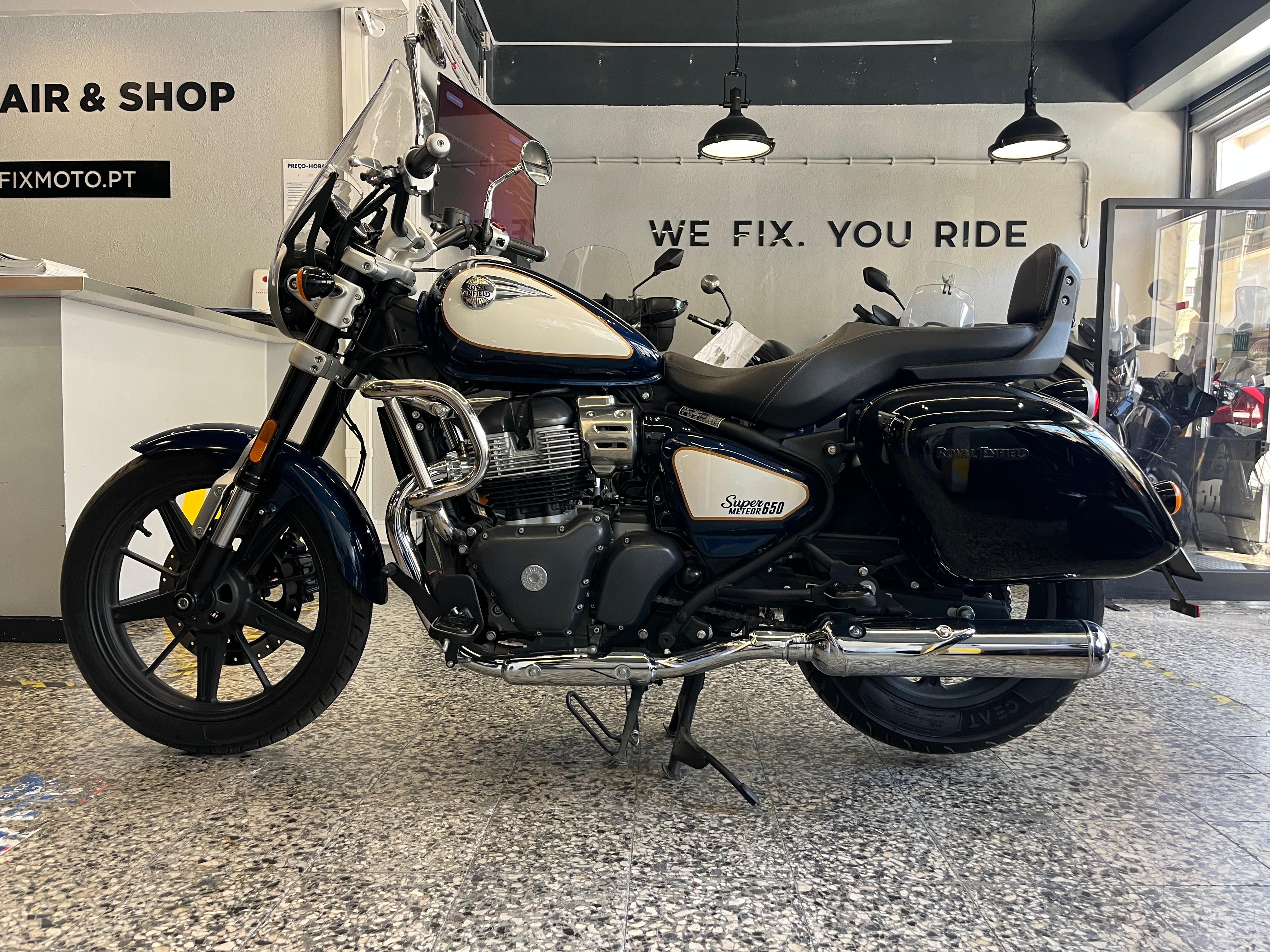 Royal Enfield Super Meteor 650 Grand Tourer 600 Kms Como Nova