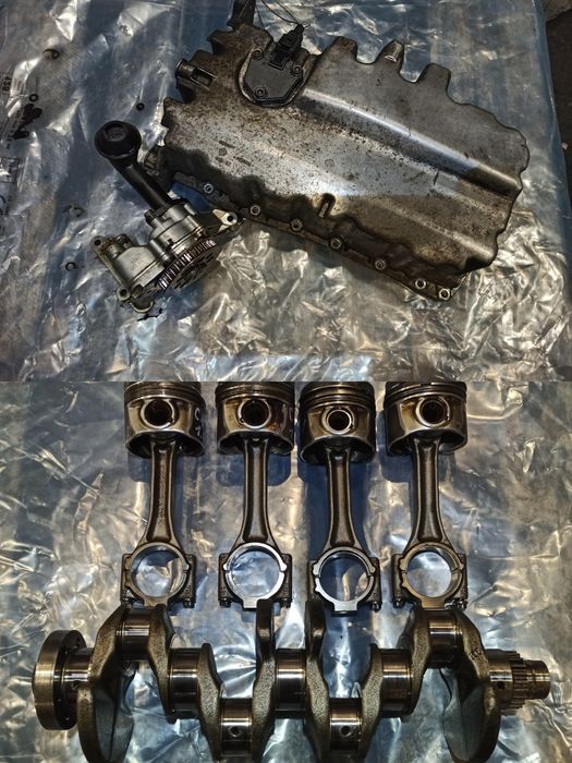 Колінвал шатун поршень піддон VW 1.6 TDI CAY