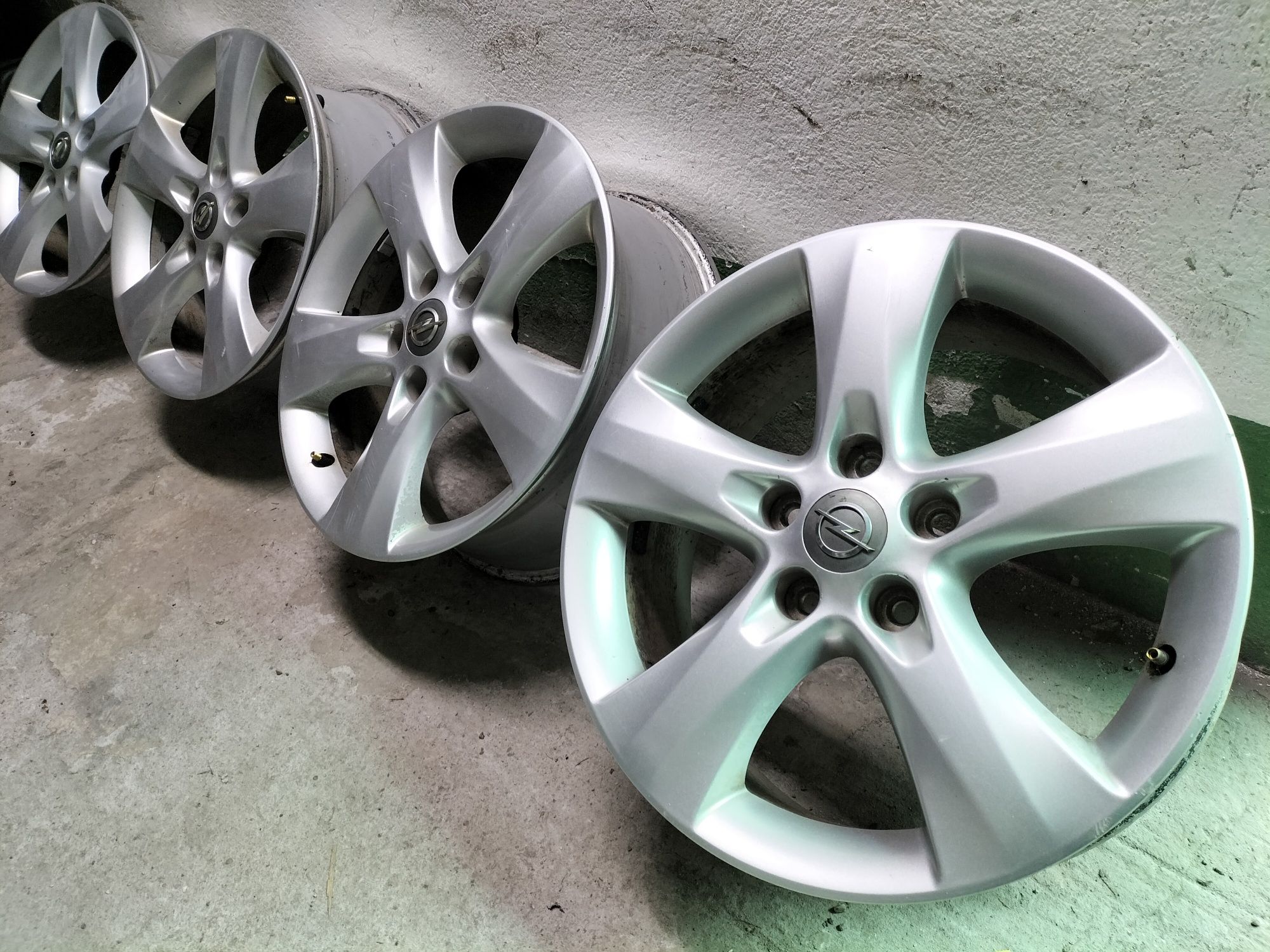 Felgi aluminiowe 17 cali 5x115 Opel Chevrolet