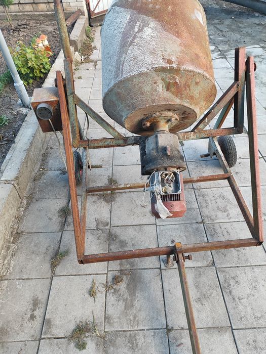 Продам бетономішалку редукторний бетонозмішувач 380В