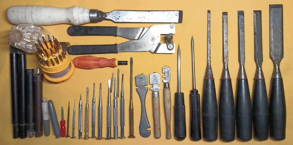 Сверло. Метчик. Плашка. Резьбомер. Кувалда. Плиткорез. Отвёртка. Шило.