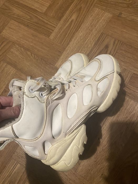 Кроссовки высокие