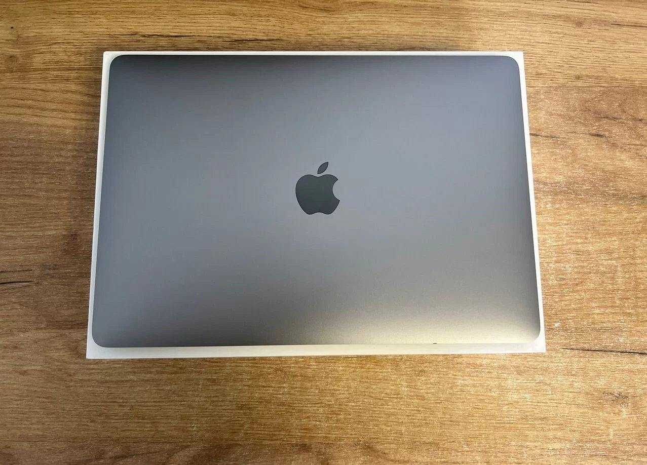 MacBook Air 13 2020 M1 8/256 (1 цикл)