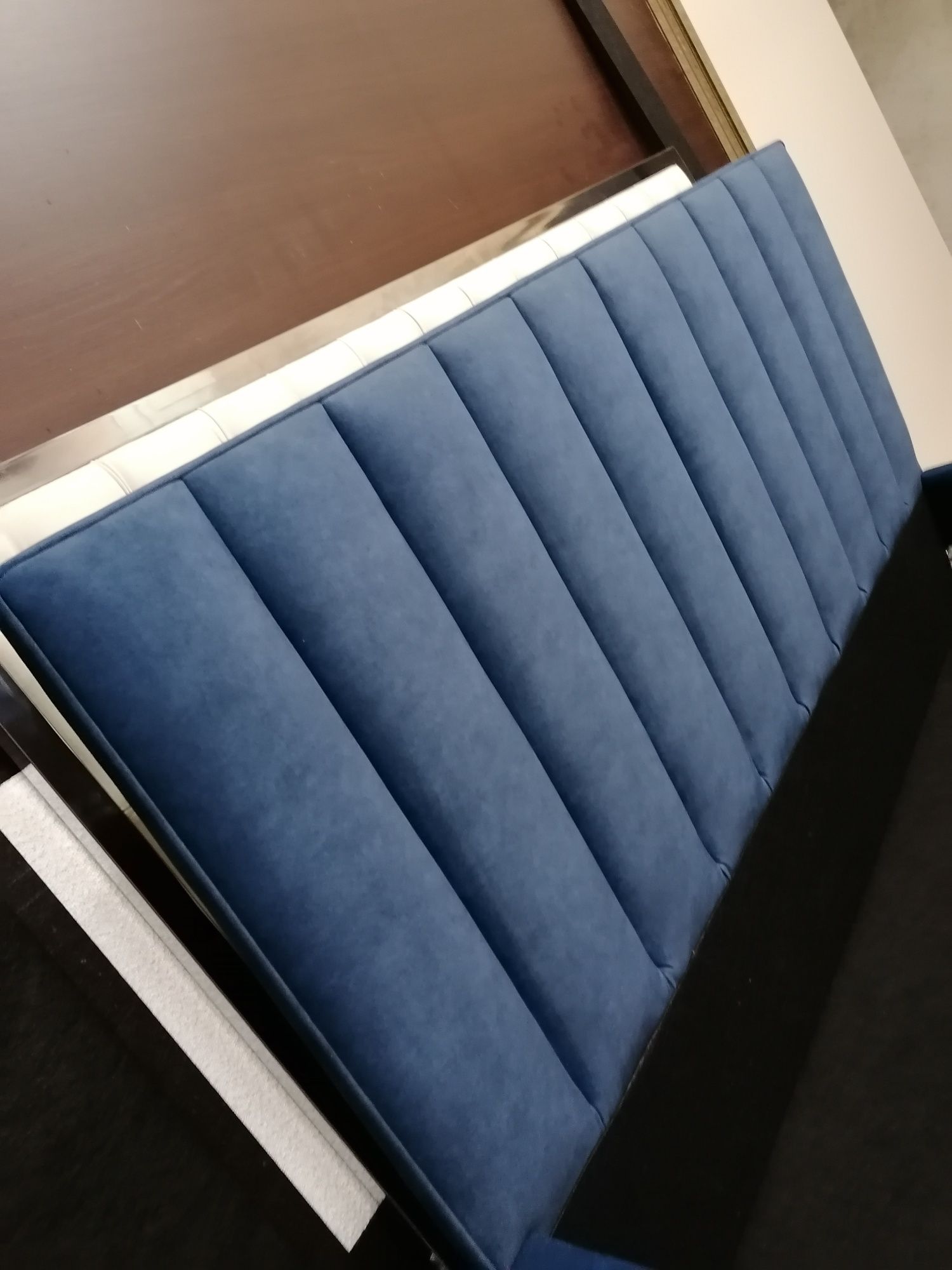 Łóżko tapicerowane panele welur pojemnik stelaż producent