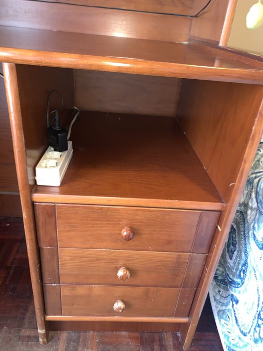 Secretária com estante