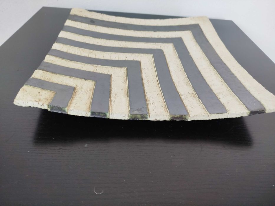 Prato de decoração em forma de quadrado