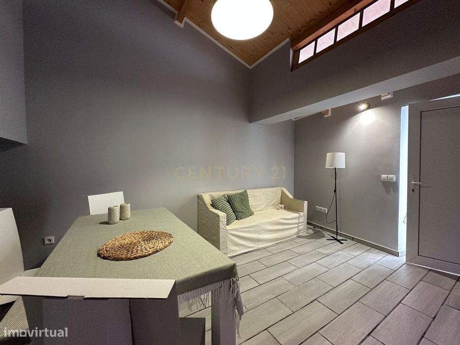 Moradia T2 remodelada com logradouro em Gafete - Crato- Portalegre