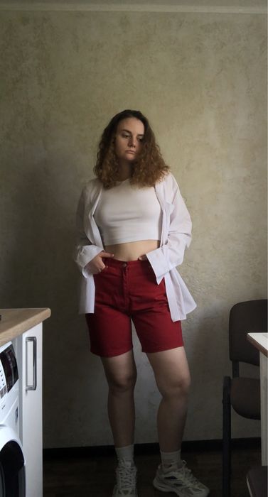 Червоні джинсові шорти жіночі