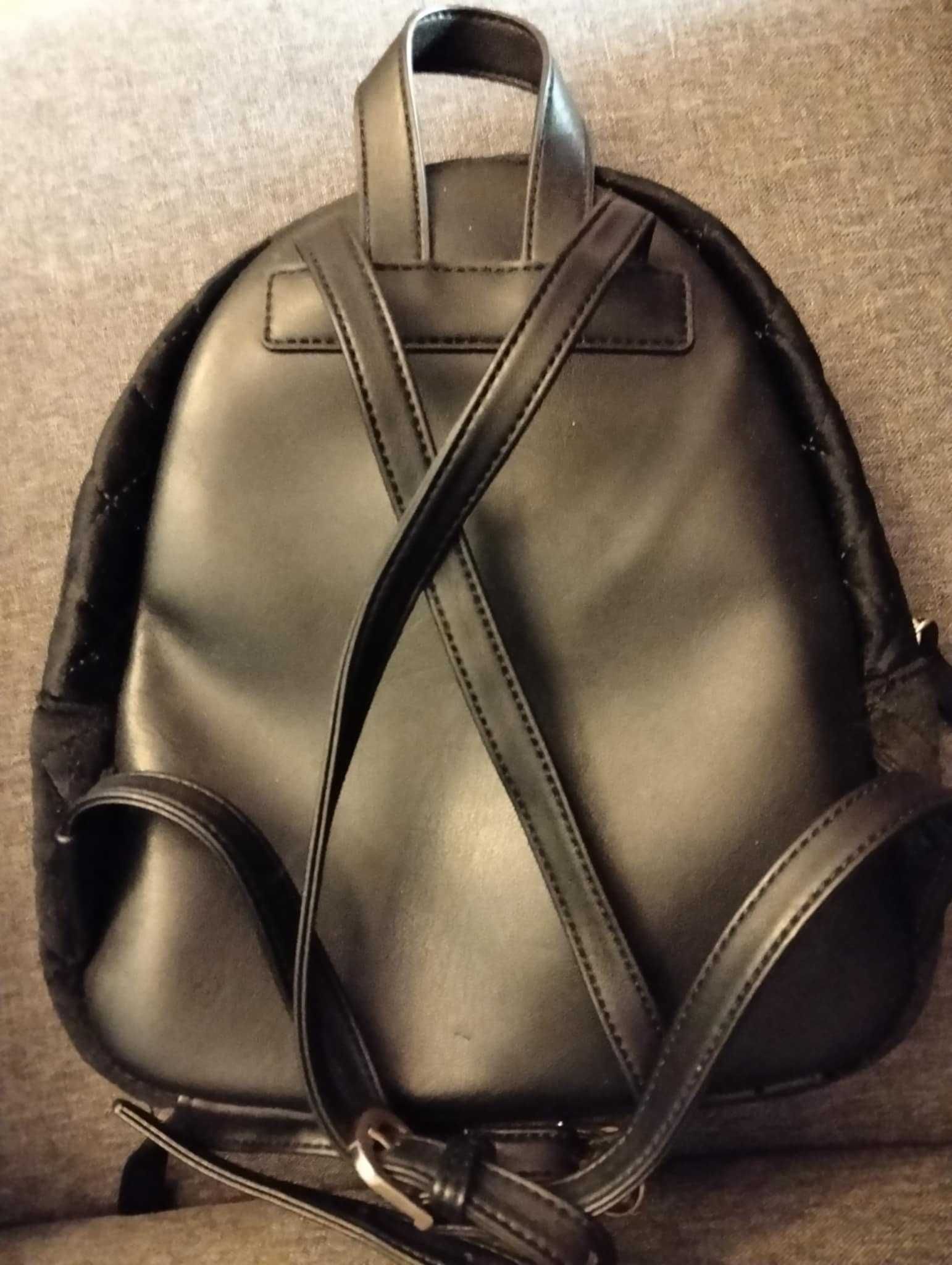 Vendo mochila Guess