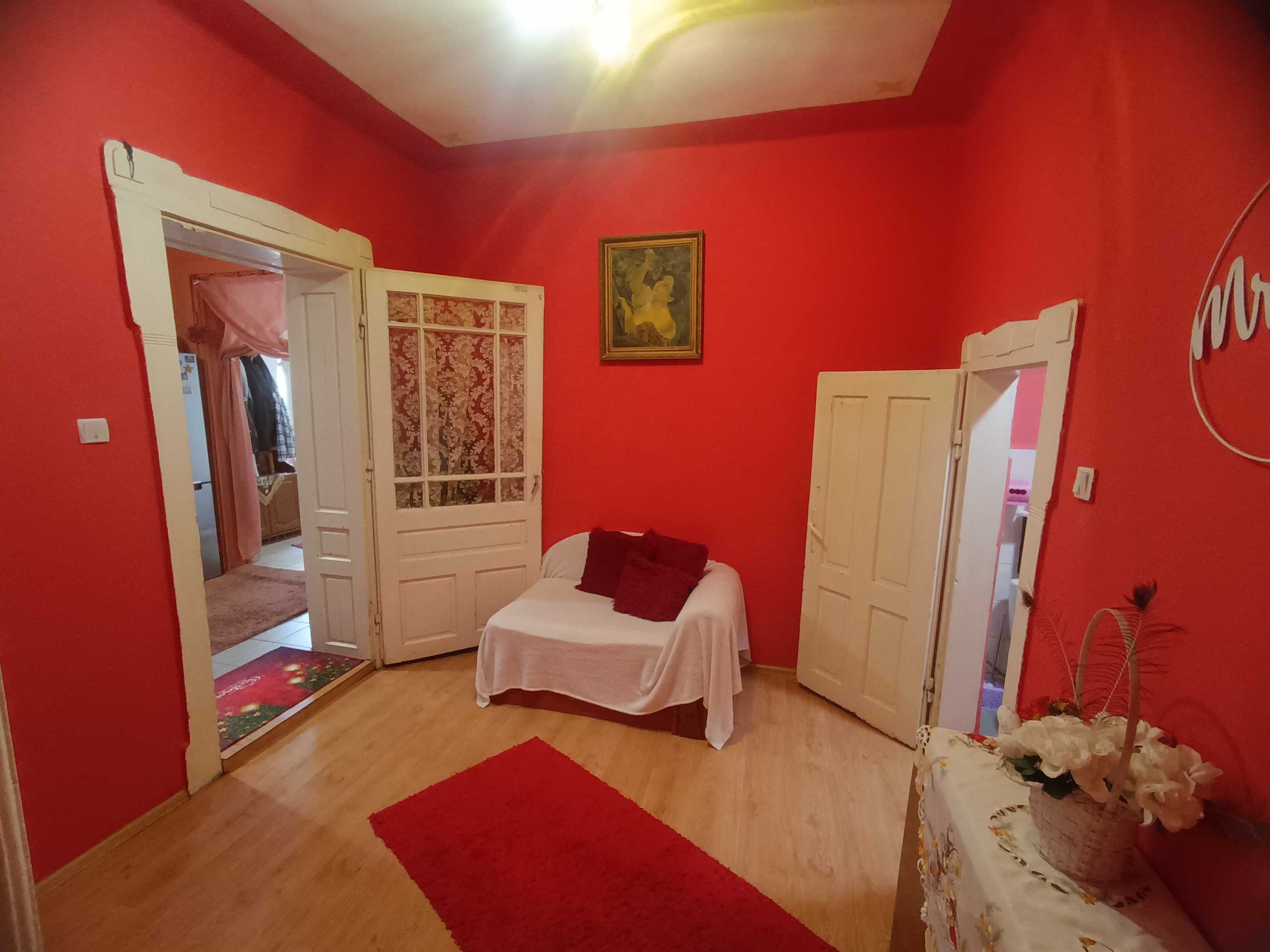 ПРОДАЖ 5-и кімнатного будинку з ремонтом, 10 хв. до центру та басейну!