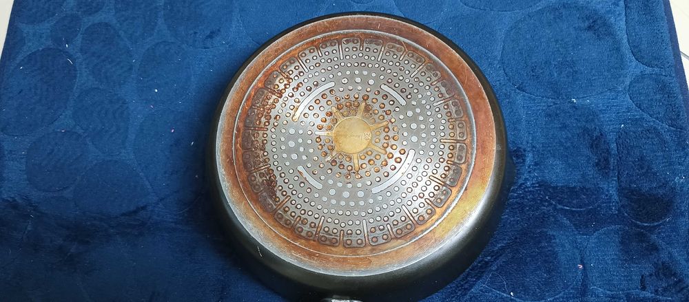 Sprzedam patelnia 20 a 24 cm średnica