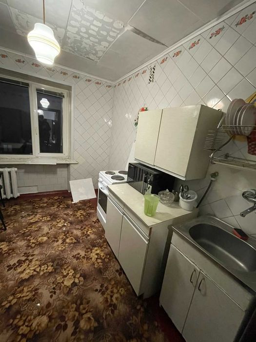 Продается 2-комнатная квартира в центре города.